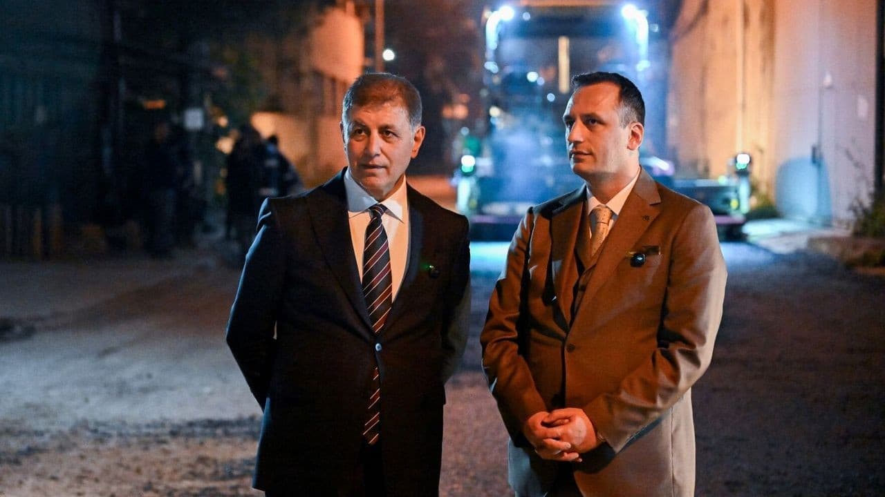 Bornova Sanat Caddesi Yenileniyor: Tugay ve Eşki'den Gece Çalışması Desteği