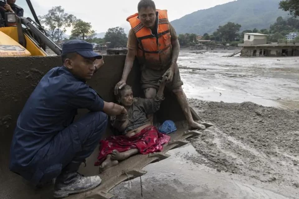 Nepal'deki Sel Felaketinde Can Kaybı 332'ye Yükseldi