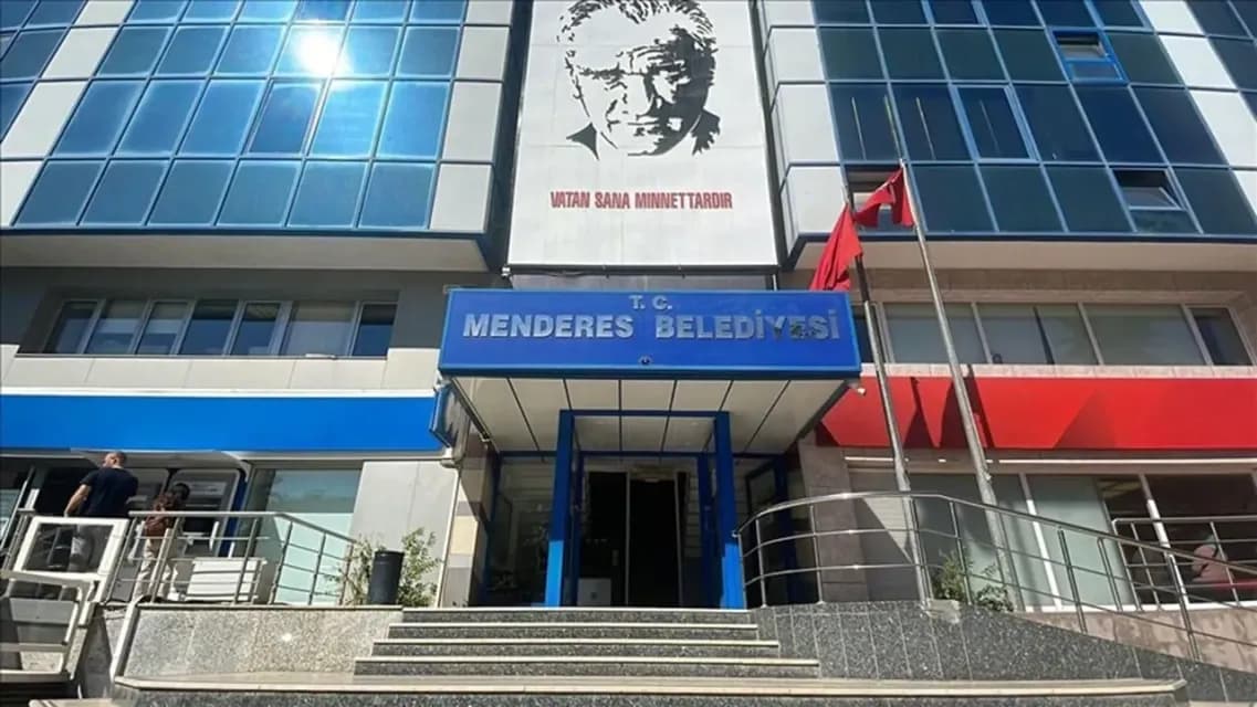 Menderes Belediyesi’ndeki Skandalın Anatomisi: Masaya Poşet Poşet Gelmiş, Kuyumcuda Sarı Liraya Dönmüş!