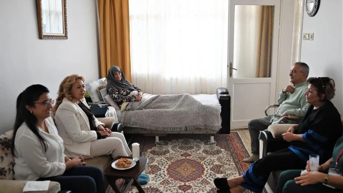 Bornova’nın Çınarlarına Anlamlı Ziyaret: "En Büyük Hazine Ulu Çınarlarımızdır"