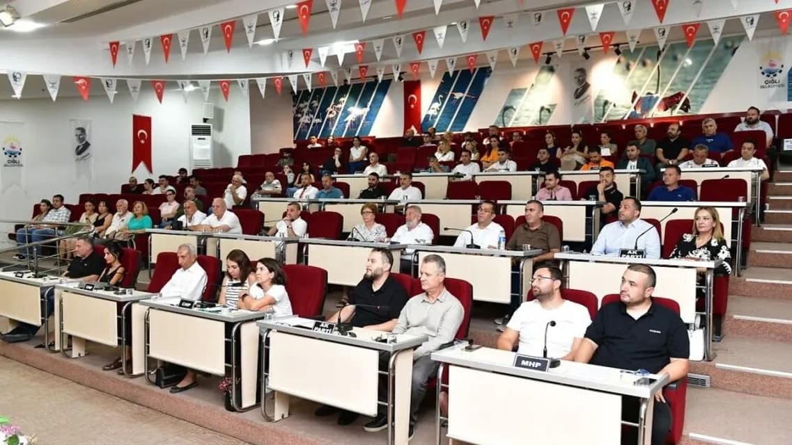 Çiğli Belediye Meclisinde Deprem: 4 Meclis Üyesi AK Parti’ye Geçiyor!