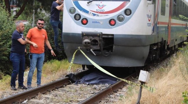 Yaşlı kadının feci ölümü: Karşıya geçmek isterken tren çarptı