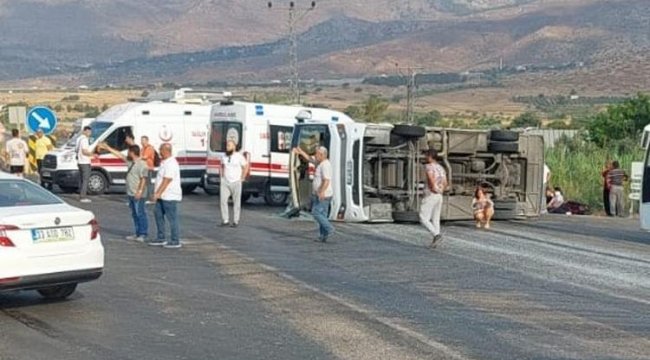 Mersin'de 2 servis otobüsü ve otomobilin karıştığı kaza: 2 can kaybı, 35 yaralı