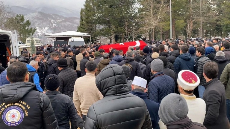 İzmir'deki Motosiklet Kazası: Genç Polis Memuru Bursa'da Toprağa Verildi!