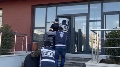 İzmir'de Korsan Taksi Dehşeti: Gasp Girişimi Sonrası Şoför Kendini Attı