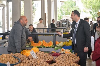 Bornova Pazaryeri Esnafı Umutlu: Başkan Eşki'den Moral Ziyareti